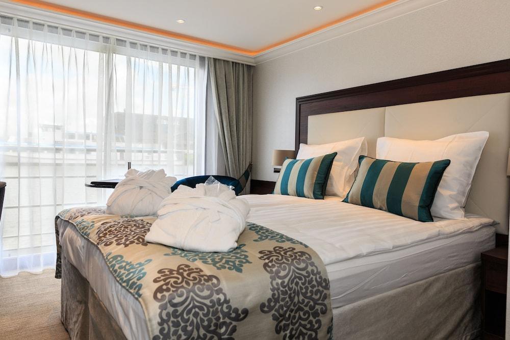 Select Ms Charles Dickens Neuss Otel Dış mekan fotoğraf